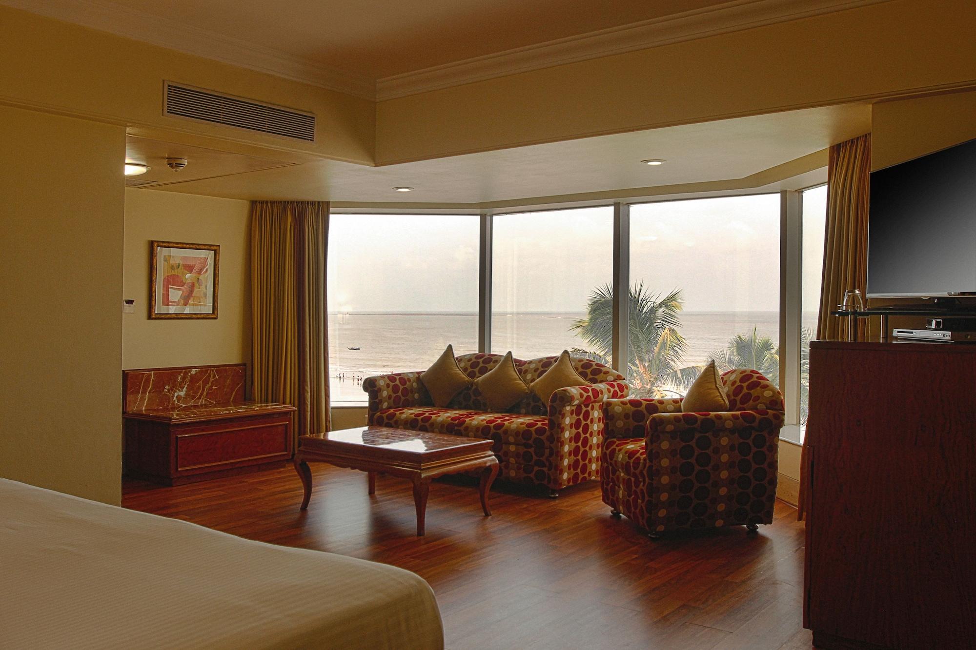 Ramada Plaza By Wyndham Palm Grove Hotel Mumbai Kültér fotó Suite at the Grand Hotel