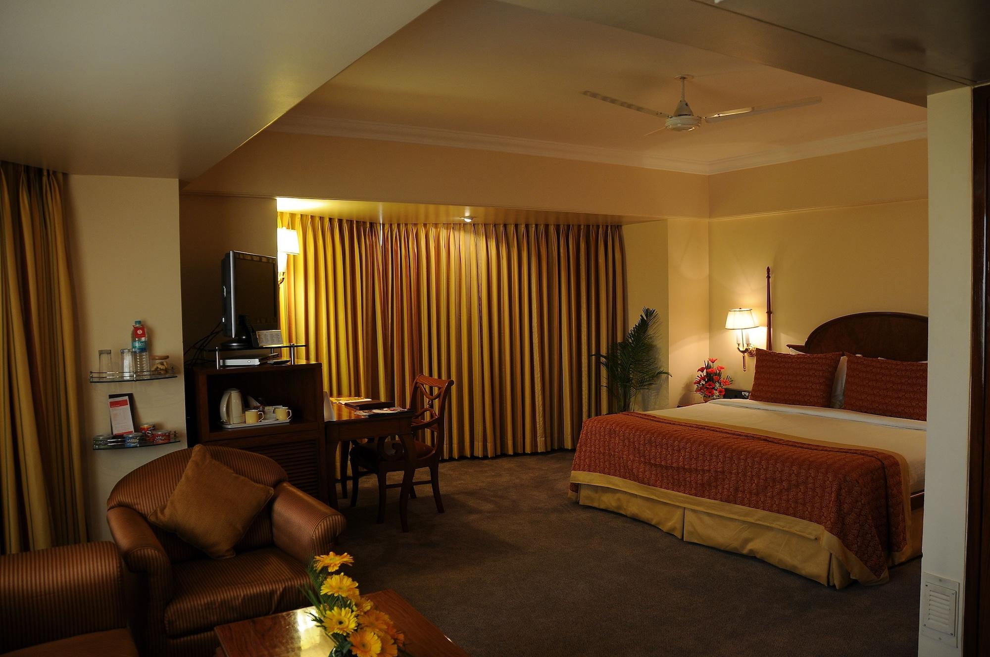 Ramada Plaza By Wyndham Palm Grove Hotel Mumbai Kültér fotó A suite at the Taj Bengal