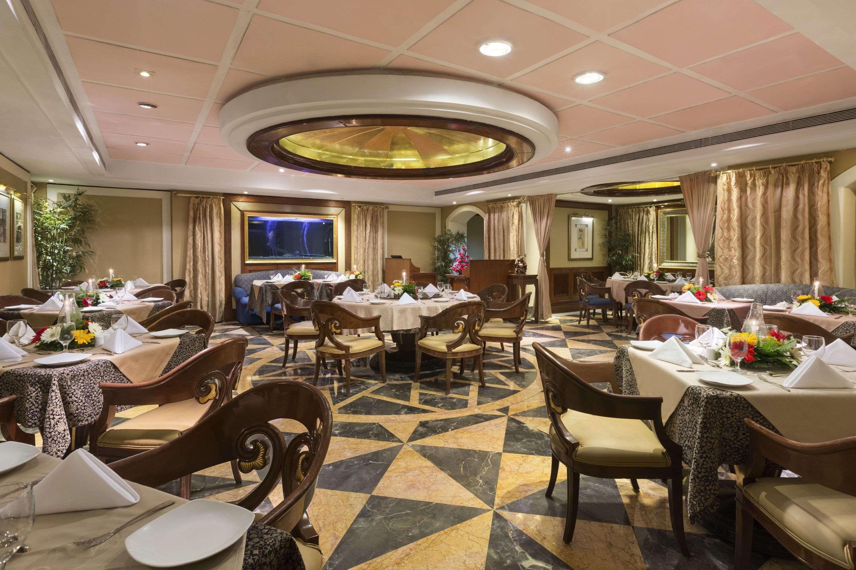 Ramada Plaza By Wyndham Palm Grove Hotel Mumbai Kültér fotó The restaurant