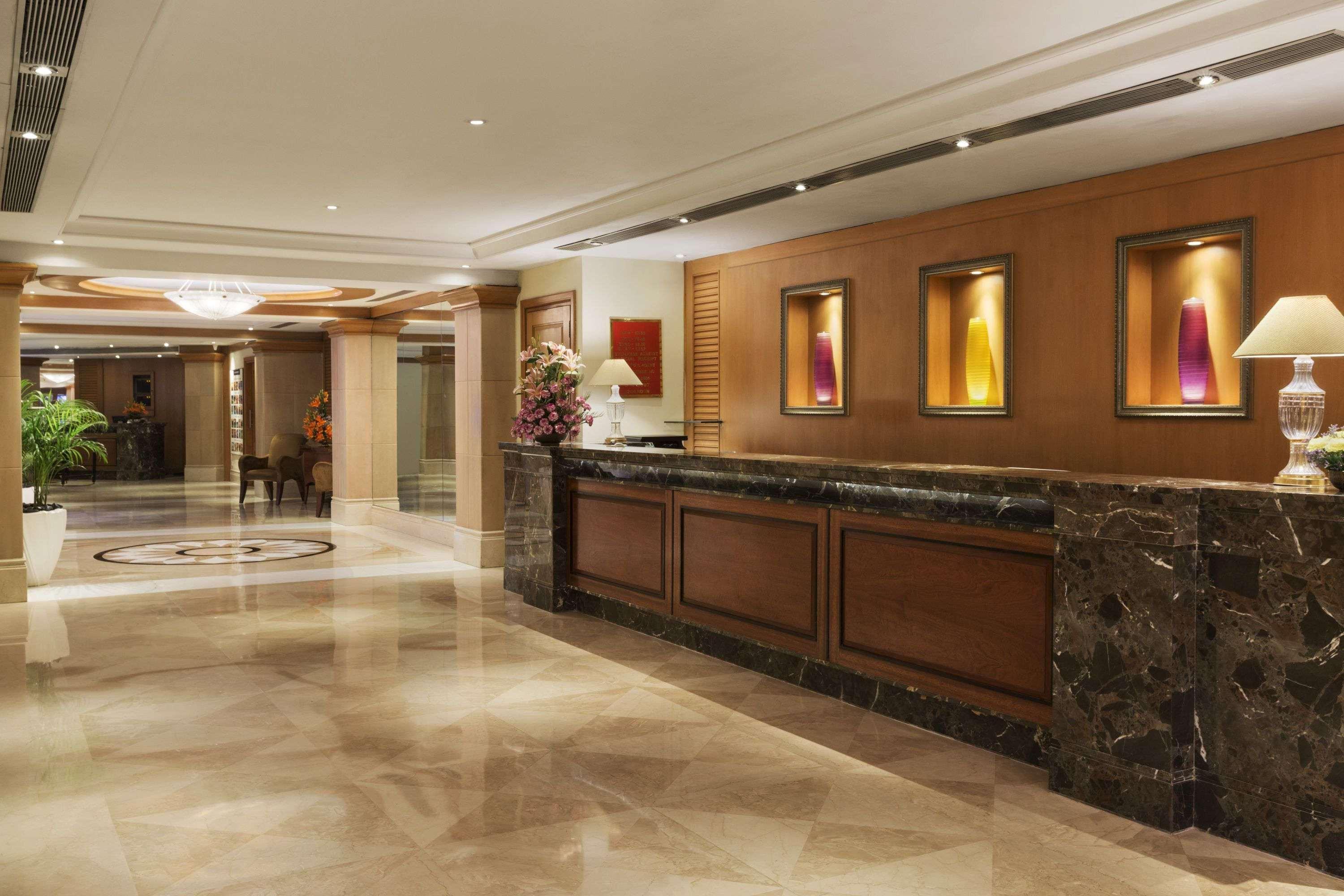 Ramada Plaza By Wyndham Palm Grove Hotel Mumbai Kültér fotó The lobby of the hotel