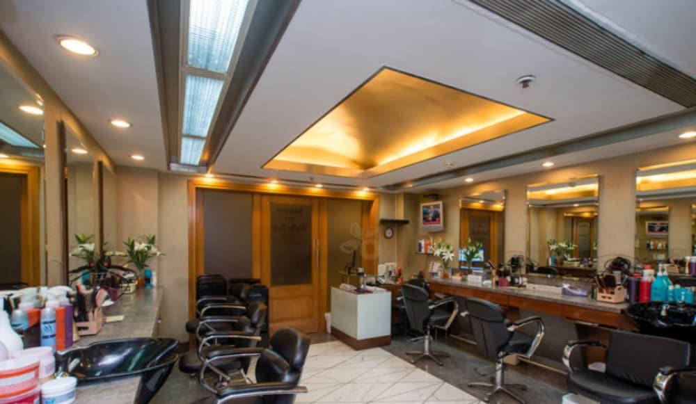 Ramada Plaza By Wyndham Palm Grove Hotel Mumbai Kültér fotó Salon de Paris