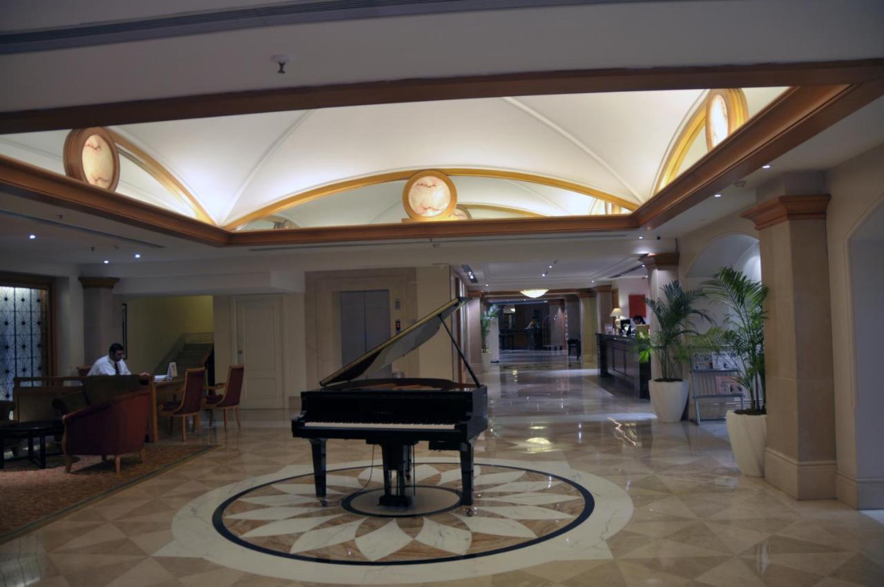Ramada Plaza By Wyndham Palm Grove Hotel Mumbai Kültér fotó The lobby of the hotel
