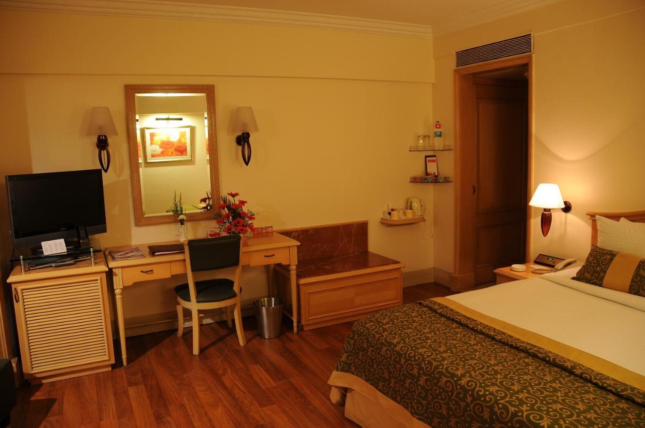 Ramada Plaza By Wyndham Palm Grove Hotel Mumbai Kültér fotó A room at the Taj Bengal