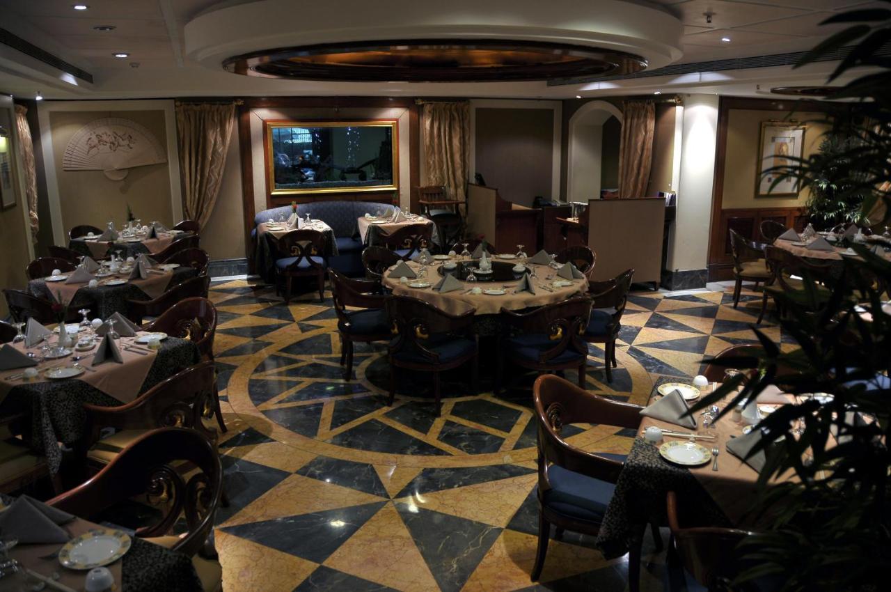 Ramada Plaza By Wyndham Palm Grove Hotel Mumbai Kültér fotó The restaurant