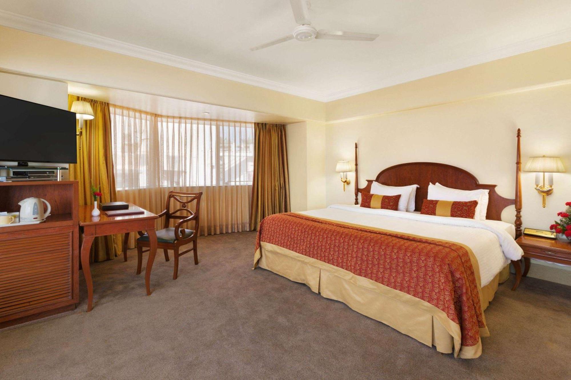 Ramada Plaza By Wyndham Palm Grove Hotel Mumbai Kültér fotó