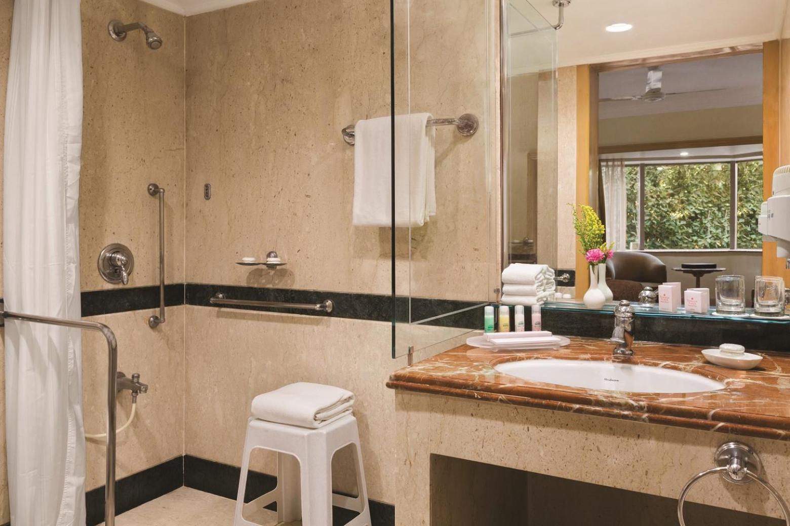 Ramada Plaza By Wyndham Palm Grove Hotel Mumbai Kültér fotó