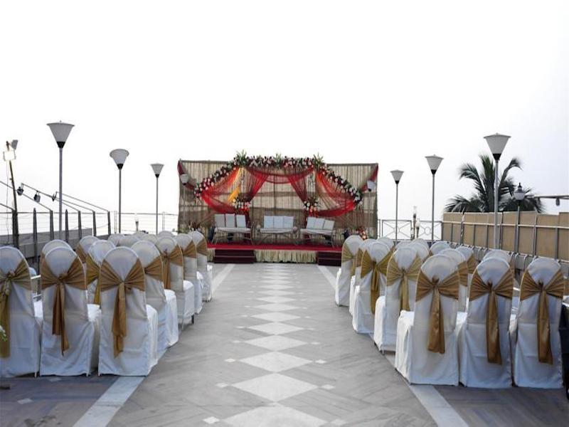 Ramada Plaza By Wyndham Palm Grove Hotel Mumbai Kültér fotó A wedding in India