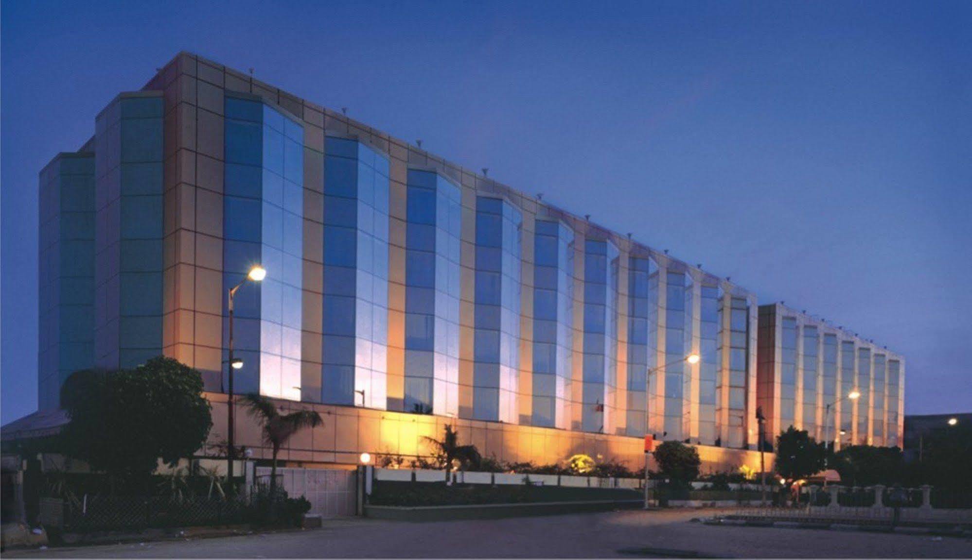 Ramada Plaza By Wyndham Palm Grove Hotel Mumbai Kültér fotó The 5-star Grand Hotel